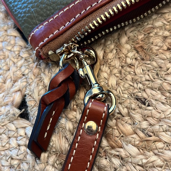 Dooney and Bourke Kirby medium wristlet NWOT - Picture 5 of 7